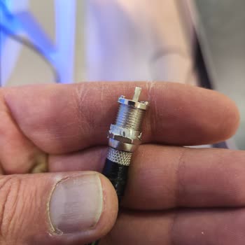 İki Aylık Televizyonun Kablo Girişi Kırıldı, Değişim Talebi