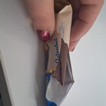 Ülker İstanbul Çikolatasına Kesik Atmış:)