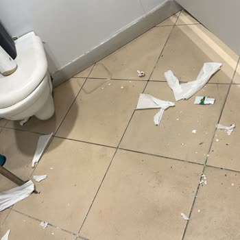 Bayrampaşa Petrol Ofisi Tuvaletleri Kirli Ve Kullanılamaz