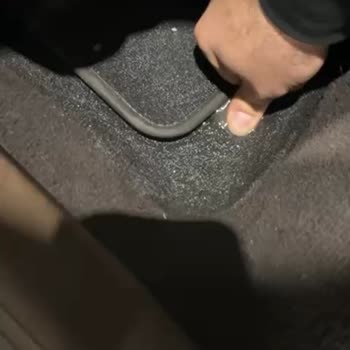 Mercedes E180 Model Araçta Yoğun Yağış Nedeniyle Su Girişi, Kasko Değerlendirmesi Bekleniyor