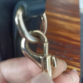 Tommy Hilfiger Çantamda Kısa Sürede Bozulan Fermuar Ve Mağaza Tarafından Kullanıcı Hatası İddiası