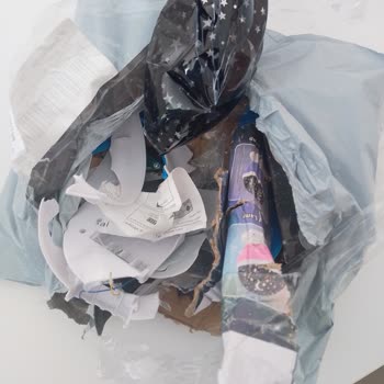 Sürat Kargo'nun Hasarlı Paket Ve Parçalanmış LED Gece Lambası İçin İade Reddi