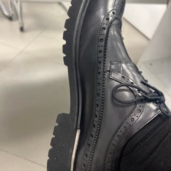 Derimod İndirimli Ayakkabılar Kalitesiz Ve Rahatsız Ediyor