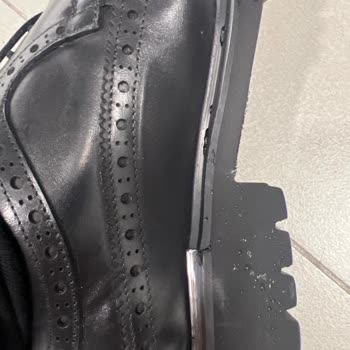 Derimod İndirimli Ayakkabılar Kalitesiz Ve Rahatsız Ediyor