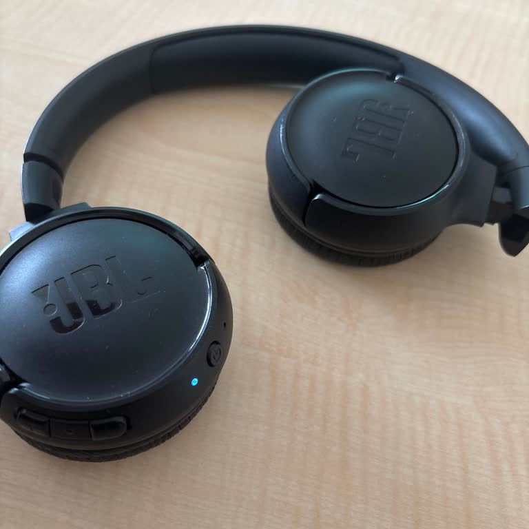 JBL 560 BT Kulaklıkta Beyaz Işık Yanıyor, Bağlantı Ve Kapanma Sorunu