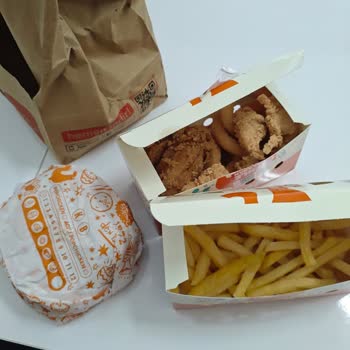 Buz Gibi Ve Bayat Yemek, Yırtık Paket Ve İade Talebi