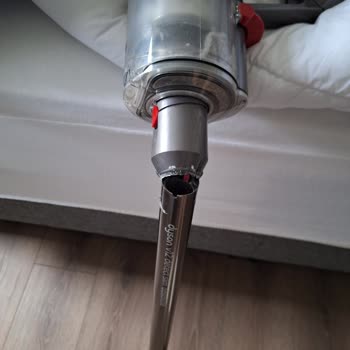 Dyson V12 Uzun Boru Parçası Sabit Durmuyor, Garanti Süresi Dışı Ücretli Değişim Talebi