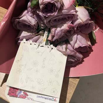 Çiçek Sepeti'nden Gelen Soluk Ve Yıpranmış Çiçekler İçin Tam İade Talebi