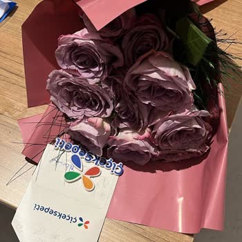 Çiçek Sepeti'nden Gelen Soluk Ve Yıpranmış Çiçekler İçin Tam İade Talebi