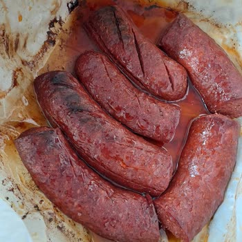 Pınar Sucuk Piştikten Sonra Yağ Donup Taş Gibi Bir Hale Geliyor