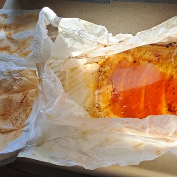 Pınar Sucuk Piştikten Sonra Yağ Donup Taş Gibi Bir Hale Geliyor