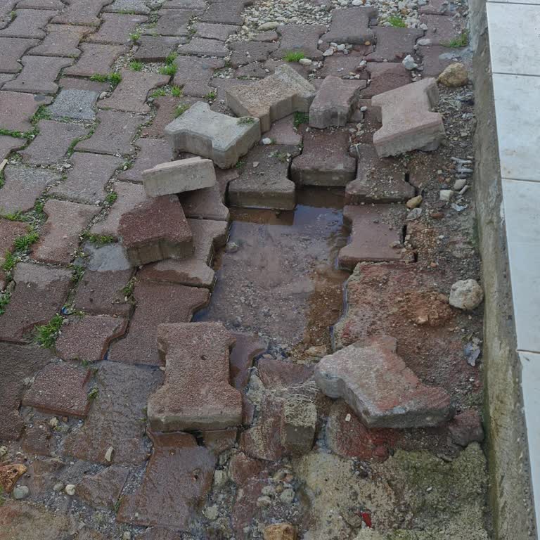 Antalya Kepez'de Su Kaçağı Uzun Süre Çözülmedi Çevre Ve Kaynak İsrafına Yol Açıyor