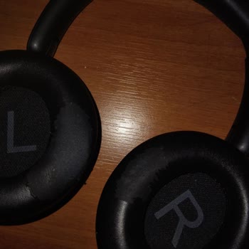 Anker Space Q45 Kulaklıkta Ped Soyulması Ve Çatlaklar Nedeniyle Ücretsiz Değişim Talebi