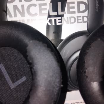 Anker Space Q45 Kulaklıkta Ped Soyulması Ve Plastik Parçalarda Çatlak