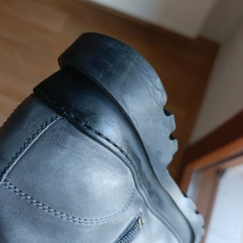 Botlarım Siyah Boyanıp Lekeli Geldi, 1.350 TL Ücret İadesi Talep Ediyorum