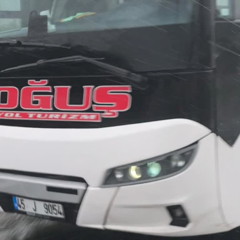 Doğuş Turizm Aracının Sol Şeridi Gereksiz Kullanması Trafiği Bozdu Ve Güvenliği Tehlikeye Attı