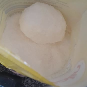 Topaklanmış Deterjan Şikayeti: Kalitesiz Ürün Ve Değişim Talebi