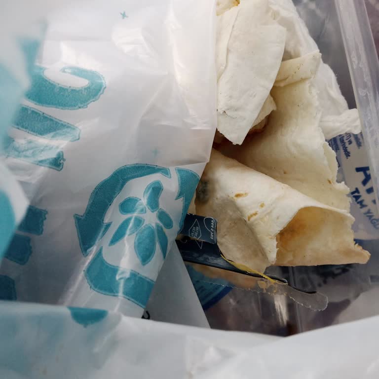 A101 Van Şubesinde Bozuk Tavuk Döneri Mide Zehirlenmesine Yol Açtı