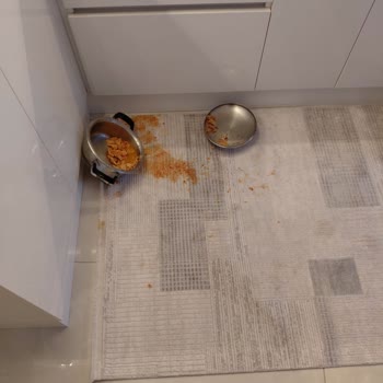 Montaj Hatası Nedeniyle Davlumbaz Düşerek Tezgâh Ve Ocağı Zedeledi, Tazminat Talep Ediyor