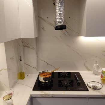 Montaj Hatası Nedeniyle Davlumbaz Düşerek Tezgâh Ve Ocağı Zedeledi, Tazminat Talep Ediyor