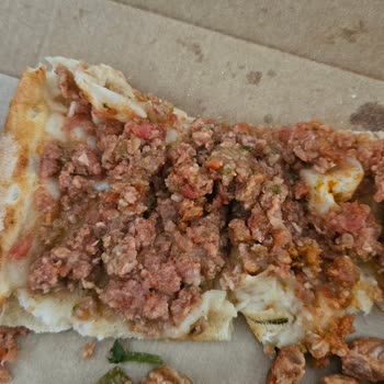 Sağlık Riski Olan Çiğ Et Ve Turşu Paketi İçindeki Kıl Yumağı