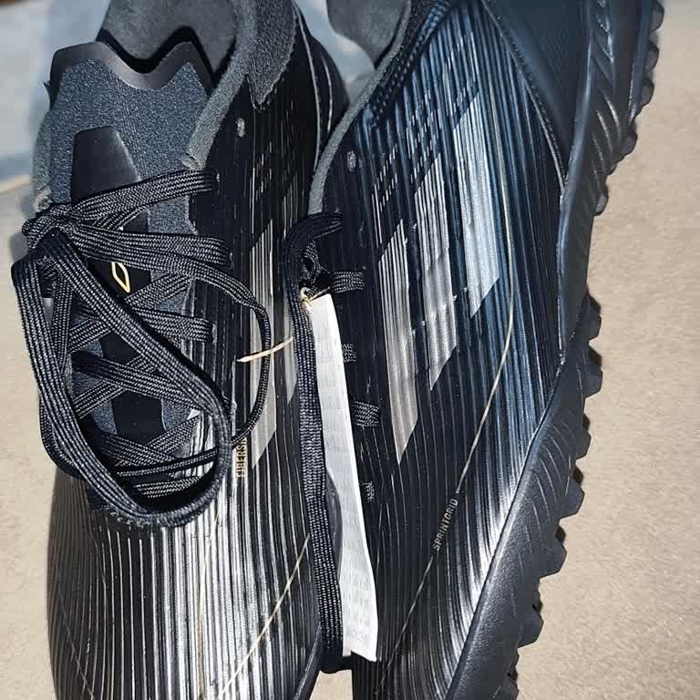 Hasarlı Ve Yanlış Model Ayakkabı Gönderimi, Müşteri Hizmetlerinden Cevap Yok