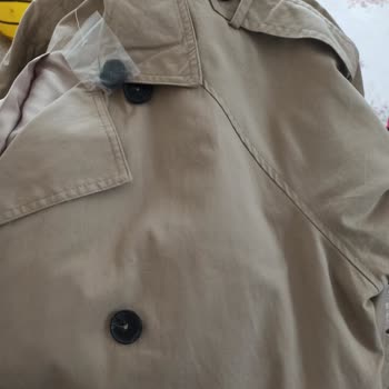 Yanlış Renk Ve Etiketsiz Trençkot Gönderimi Mağaza Yönlendirmesine Karşı Çözüm Talebi