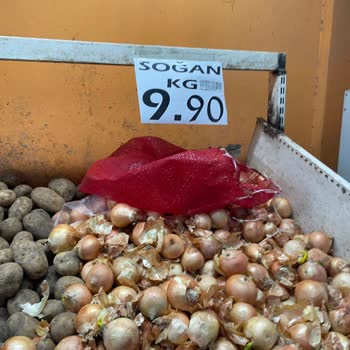 Aras Market Turgut Özal Caddesi’ndeki Bozuk Ürünler Ve İlgisiz Personel Üzerine Şikayet