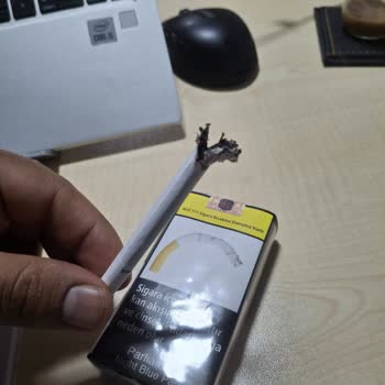 Parliament Night Blue Pack Sigaralarında Odun Parçası Gibi Sert Kalite Sorunu