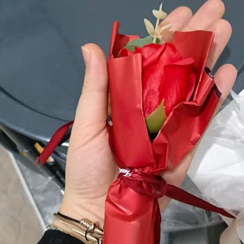 Kek Kuru Ve Çiçek Küçük; Satıcı Engelleme Ve Alaycılık Yaptı, Özel Gün Mahvoldu