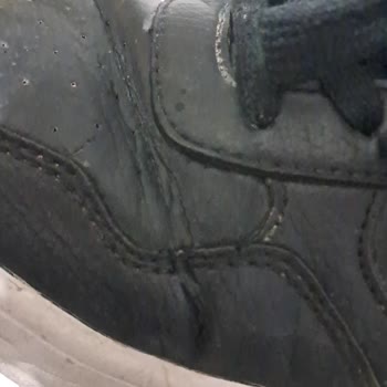 Garanti Süresi 2 Yıl Olan Ayakkabı 6 Ayda Yıprandı, Değişim Talebi Reddedildi