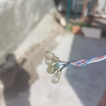 Rüzgarlı Havada Kesilen Ev İnterneti Ve Dış Hattın Onarımı Talebi