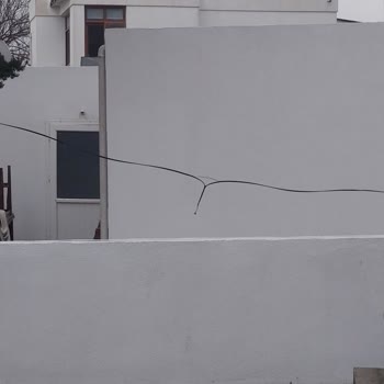 Rüzgarlı Havada Kesilen Ev İnterneti Ve Dış Hattın Onarımı Talebi