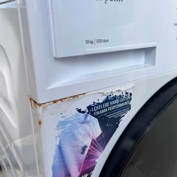 Arçelik Çamaşır Makinesinde Üst Köşe Paslanması Ve Boya Atması