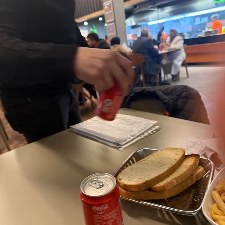 Lalahan Köfteci Yusuf Şubesinde Uzun Süre Bekletilen Sipariş Ve Ciddiyetsiz Personel