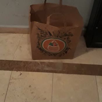 Teslimat Gecikti, Kurye Ürünleri Apartmanda Bıraktı Ve İletişimsizlik Yaşandı