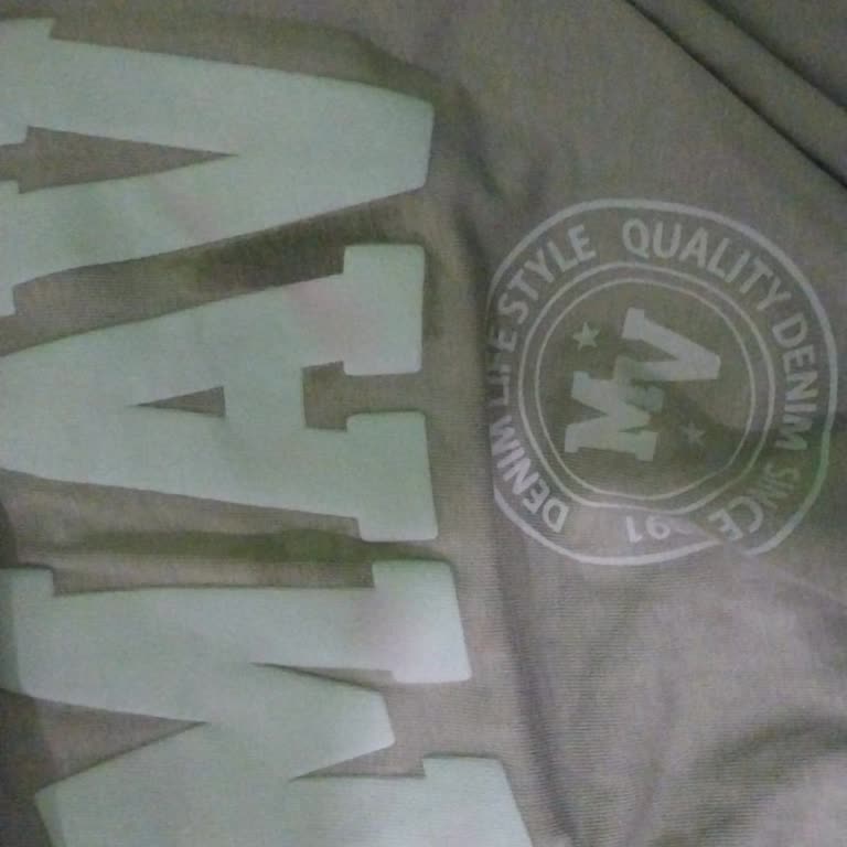 Mavi Tişörtte Pembe Lekeler: Kalite Kontrol Sorunu