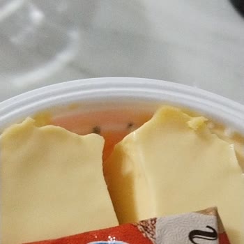 Krem Peynirde Küf Ve Renk Değişikliği: Son Kullanma Tarihi Geçmemiş Olmasına Rağmen