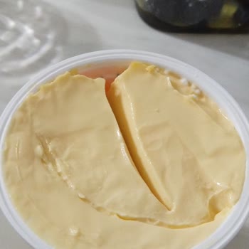 Krem Peynirde Küf Ve Renk Değişikliği: Son Kullanma Tarihi Geçmemiş Olmasına Rağmen