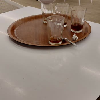 Masalar Kirli Ve Personel Hijyen Kontrolü Yapmıyor