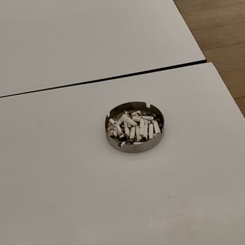 Masalar Kirli Ve Personel Hijyen Kontrolü Yapmıyor