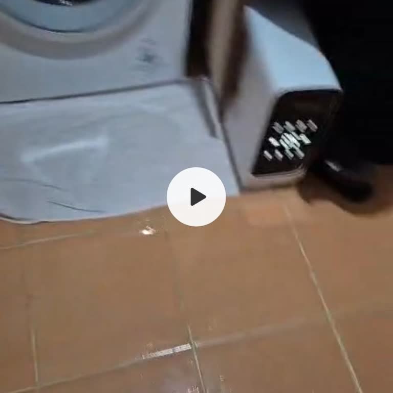 İhlas Pazarlama'dan Alınan Philips Pompalı Dijital Su Arıtıcı Cihazının Montaj Hatası Sonrası Su Baskını Ve Elektrik Güvenliği Endişesi