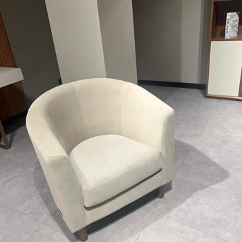 Yanıltıcı Mağaza Işıkları Nedeniyle Farklı Renk Gelen Kumaş