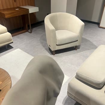 Yanıltıcı Mağaza Işıkları Nedeniyle Farklı Renk Gelen Kumaş