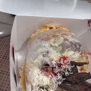 Küçük Ve Bozulmuş Pasta, İade Talebi Reddedildi