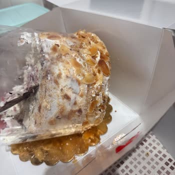 Küçük Ve Bozulmuş Pasta, İade Talebi Reddedildi