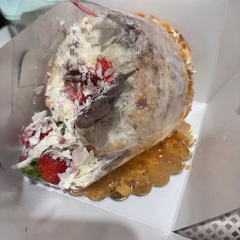 Küçük Ve Bozulmuş Pasta, İade Talebi Reddedildi