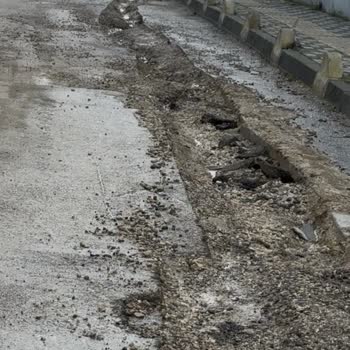 Yunuseli Mahallesi 248. Sokakta Kalıcı Asfalt Yoksunluğu Ve Çamur Çukurları