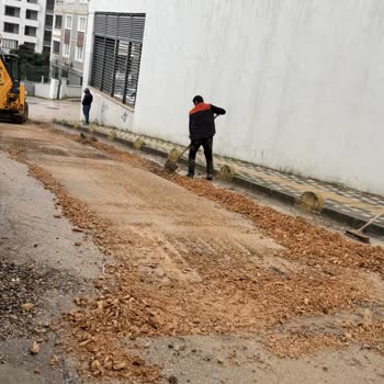 Yunuseli Mahallesi 248. Sokakta Kalıcı Asfalt Yoksunluğu Ve Çamur Çukurları
