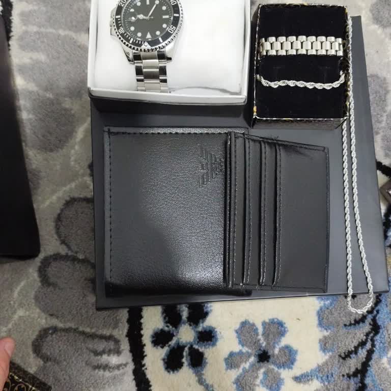 Swaroza’dan Gelen 7’li Erkek Setinde Bileklik Eksik